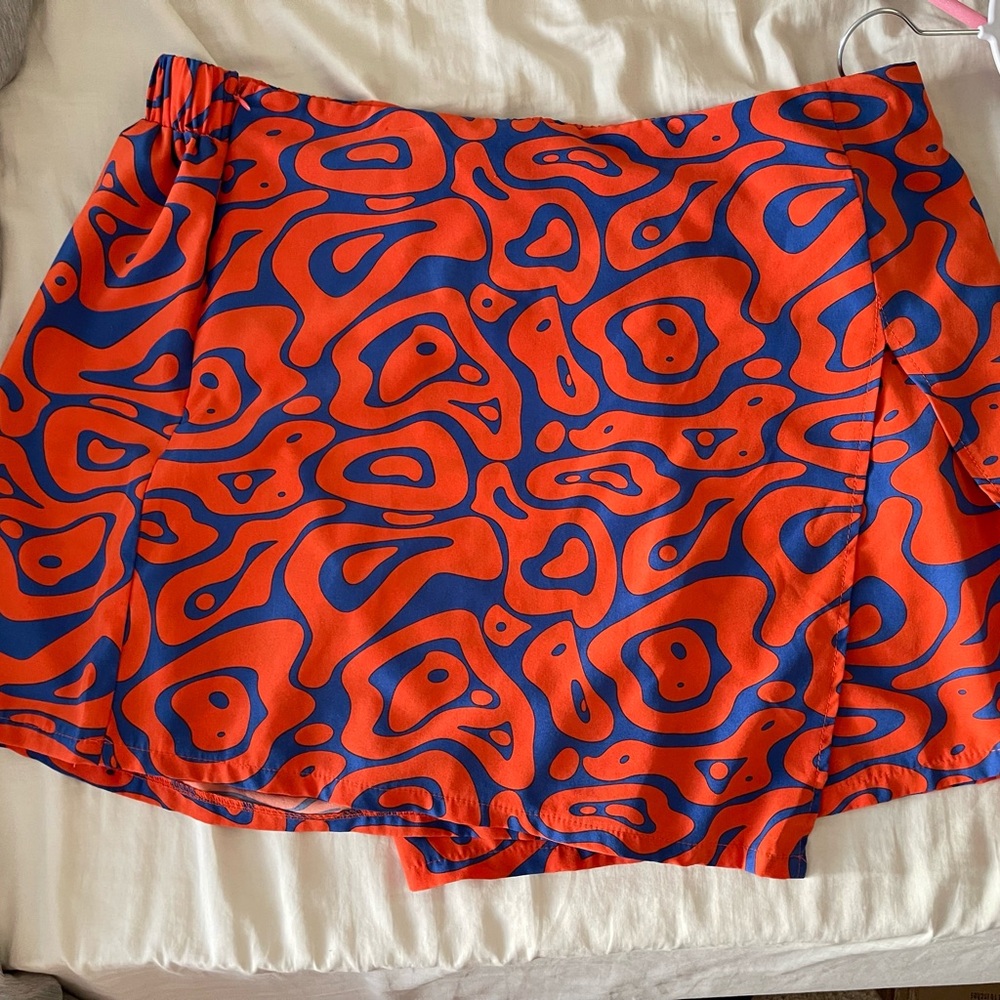 SHEIN Curve - Women’s Abstract Print Red and Blue Mini Skort (2XL)
